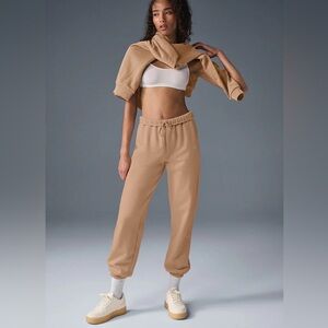 Alo yoga Accolade Sweatpant size large toasted almond